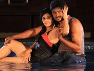 'தோடா'...இஷாவின் கிளாமர்!