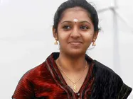 பழனி கோவிலில் தங்க ரதம் இழுத்த லட்சுமி மேனன்