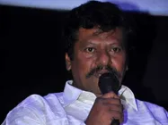 சிவப்பு படத்தை வெளியிடுகிறார் ராஜ்கிரண்!