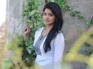 ஹீரோயினுக்கு ரைஸ் பக்கெட் சவால் விட்ட பர்மா இயக்குநர்