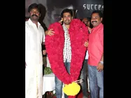 சலீம் பட வெற்றி... ஆளுயர மாலை, வீரவாள்.. முழு ஹீரோவாக மாறிய விஜய் ஆன்டனி!