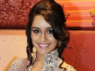 எங்கப்பாவுக்கும் ஒரு கின்னஸ் தாங்கப்பா.. ப்ளீச்.. ப்ளீச்!.... ஷ்ரத்தா 