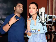 புலி படத்துக்காக விஜய்யுடன் இணைந்து பின்னணி பாடிய ஸ்ருதி ஹாஸன்