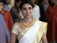 டிசம்பரில் அசினுக்கு “டும் டும் டும்” - திருமண ஷாப்பிங்கில் மும்முரம்!