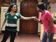 மீனாட்சியுடன் லிப் லாக்கா... தெறித்து ஓடிய ஹீரோ.. திகைத்து நின்ற இயக்குநர்!!