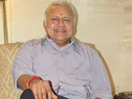 பேயாக மாறிய ராதாரவி.... ஜீவா-அட்லீக்காக!