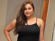 தினமும் நான்கு கிலோமீட்டர் நடந்த நமிதா