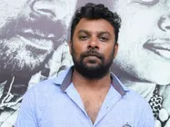 'வெளியே நில்லுங்க'... இயக்குநரை அவமானப்படுத்திய சென்சார் அதிகாரி.. யு சான்றுக்கு பேரம்!!