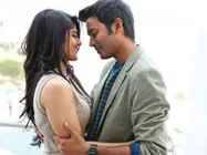 லிப் டூ லிப்: நெளிந்த தனுஷ், சும்மா கொடுங்கன்னு தைரியம் கொடுத்த நடிகை