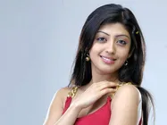 பார்க்க பச்சப்புள்ள மாதிரி இருந்துக்கிட்டு வில்லத்தனம் செய்த நடிகை பிரணிதா 