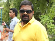 சவரக்கத்தி இயக்குனர் மீது செருப்பை தூக்கி வீசிய மிஷ்கின் 