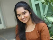 ரயிலில் நடிகை சனுஷாவுக்கு பாலியல் தொல்லை: அலறியும் உதவ ஆளில்லை 