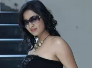 சனிக்கிழமை ராத்திரி கன்னக்குழி நடிகை செய்த வேலையை பார்த்தீங்களா? 