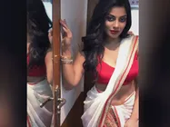 இதுக்கு சேலையே உடுத்தியிருக்க வேண்டாமே: பேய் நடிகையை விளாசிய நெட்டிசன்ஸ் 