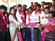 என் காதலி சீன் போடுறா.. அட இது ஒரு படத்தோட பேரு பாஸ்.. இன்று பூஜை! 