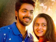 மேடையில் திடீர் என்று அழுத ஜி.வி. பிரகாஷ் ஹீரோயின்: பதறிப் போன பாண்டிராஜ் 