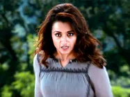 சும்மா இருந்த சங்கை ஊதிக்கெடுத்த திரிஷா... 'மோகினி' விமர்சனம்! 