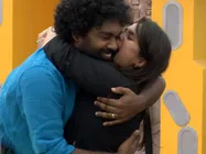 பிக் பாஸ் வீட்டில் முத்த மழை: வெட்கமே இல்லாமல் கொஞ்சிய டேனி, காதலி 