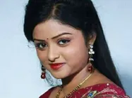  மாடியில் இருந்து விழுந்து நடிகை பலி: கணவர் தள்ளிவிட்டாரா?