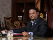  கோடி கோடியாய் வசூலிக்கும் எல்.கே.ஜி.: இயக்குநருக்கு கார் பரிசளித்த தயாரிப்பாளர் 