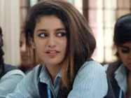 தயாரிப்பாளரால் தான் ப்ரியா வாரியரை ஹீரோயின் ஆக்கினேன்: குமுறும் இயக்குநர் 