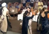  மகாசிவராத்திரி: எம்.ஜி.ஆர். பாட்டுக்கு சத்குருவுடன் சேர்ந்து ஆடிய தமன்னா, காஜல்