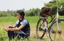 Kamali From Nadukkaveri Review: பாராட்டுக்களை அள்ளி  உள்ள கமலி ஃபரம்  நடுகாவேரி -  திரைவிமர்சனம்