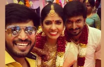 ப்பா.. என்னவொரு குத்தாட்டம்.. இயக்குநர் தேசிங் பெரியசாமி திருமணத்தில் நடனமாடிய ரக்ஷன்.. செம வைரல்!