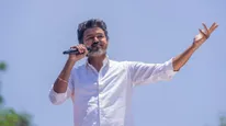 Vote For TVKனு கேட்ட விஜய் ரசிகர்கள்.. விஜய் ஸ்டைலில் முத்தம் கொடுத்த நடிகர்.. அடடே இது நல்லாருக்கே!