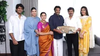 விஜய்யுடன் முதல் சந்திப்பு.. தோளில் கை வைத்த சி.எம்.. மயங்கி அவர் மீதே விழுந்த குஷ்பு மகள்!