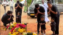 பாரதிராஜா சமாதி மண்ணை குழந்தைகளின் நெற்றியில் வைத்துவிட்ட சினேகன்.. தகப்பன் ஸ்தானத்தில் இருந்தவரல்லவா