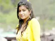 సినిమా పోతేనేం...పాప బిజీ