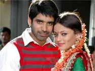 బొడ్డు చూపించారంటూ గొడవ!