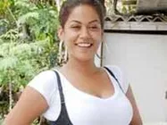 స్టార్ నైట్ లో రాజకీయాలు..ముమైత్ మండిపాటు