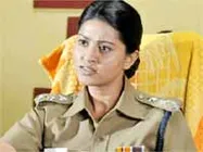 బట్టలు విప్పడానికి  ఇష్టపడని స్నేహ!