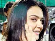 తమ్ముడి లాంటి వాడితో సంబంధమా...ప్రీతీజింతా