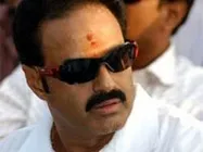 చౌదరితో తప్పు చేస్తున్న బాలకృష్ణ- అభిమానుల ఆగ్రహం...!  