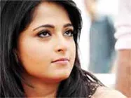 భూకొనుగోలులో నాగవల్లి నటి అనుష్కకు కోర్టు సమన్లు