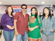 వెంకటేష్ గొంతులో రుమాలు పెట్టుకుని యాక్ట్ చేశారు  