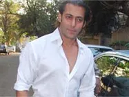 నాగవల్లి రివ్యూలు చూసి జడుసుకున్న స్టార్ హీరో