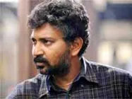 దర్శకేంద్రుడి కథల్ని తప్పు పడుతూనే మరో ప్రక్క పొగిడిన రాజమౌళి..