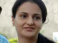 పెద్దాపురం వేశ్యగా మారిన మోనికా బేడీ