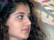 క్యూట్ హీరోయిన్ కోసం షూటింగ్ స్పాట్ చేంజ్ చేసిన డైరెక్టర్..