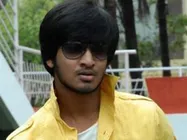 యంగ్ హీరో మిడ్ నైట్ ప్రమోషన్లో యమ బిజీ..!