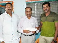 అంధులతో సునీల్ బర్త్ డే: 2 లక్షల విరాళం