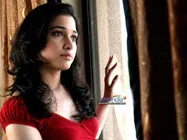 హీరోల భజనలో ఆరితేరిన తమన్నా 