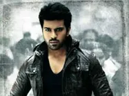  బరి నుంచి రామ్ చరణ్ ఔట్ - ఫ్యాన్స్‌కు నిరాశే!