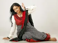 హీరోయిన్ భర్త పెళ్లి వివాదం: ప్రేమించలేదని వివరణ