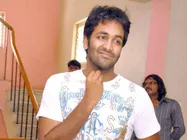 ఫ్లాప్ చిత్రం  'డిపార్టమెంట్' తో పోల్చి నవ్వుతున్నారు