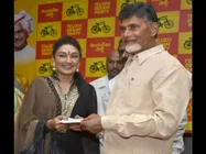 ఆ హాట్ లేడీ...చంద్రబాబును కలవడం హాట్ టాపిక్ (ఫోటో ఫీచర్)